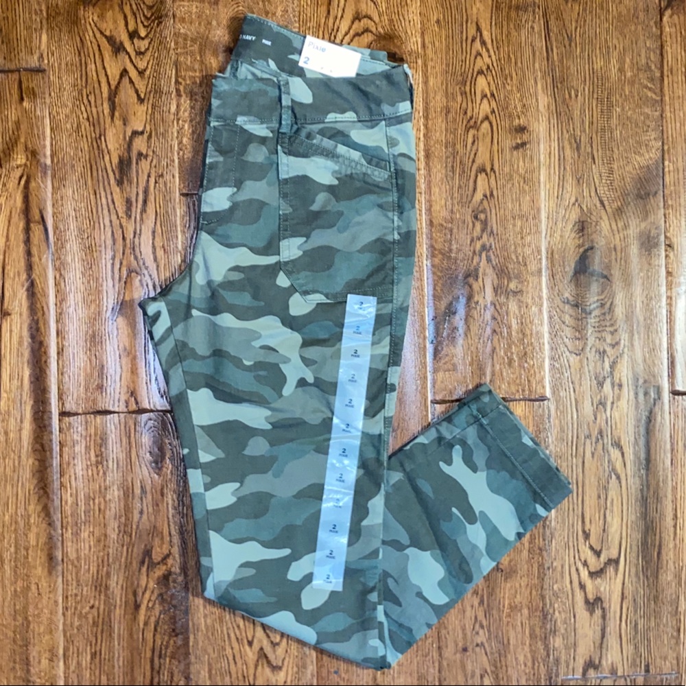 Old Navy Camouflage Pixie Pants, Size 2